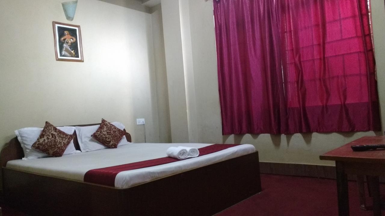 Hotel Pradhan Residency 강토크 외부 사진