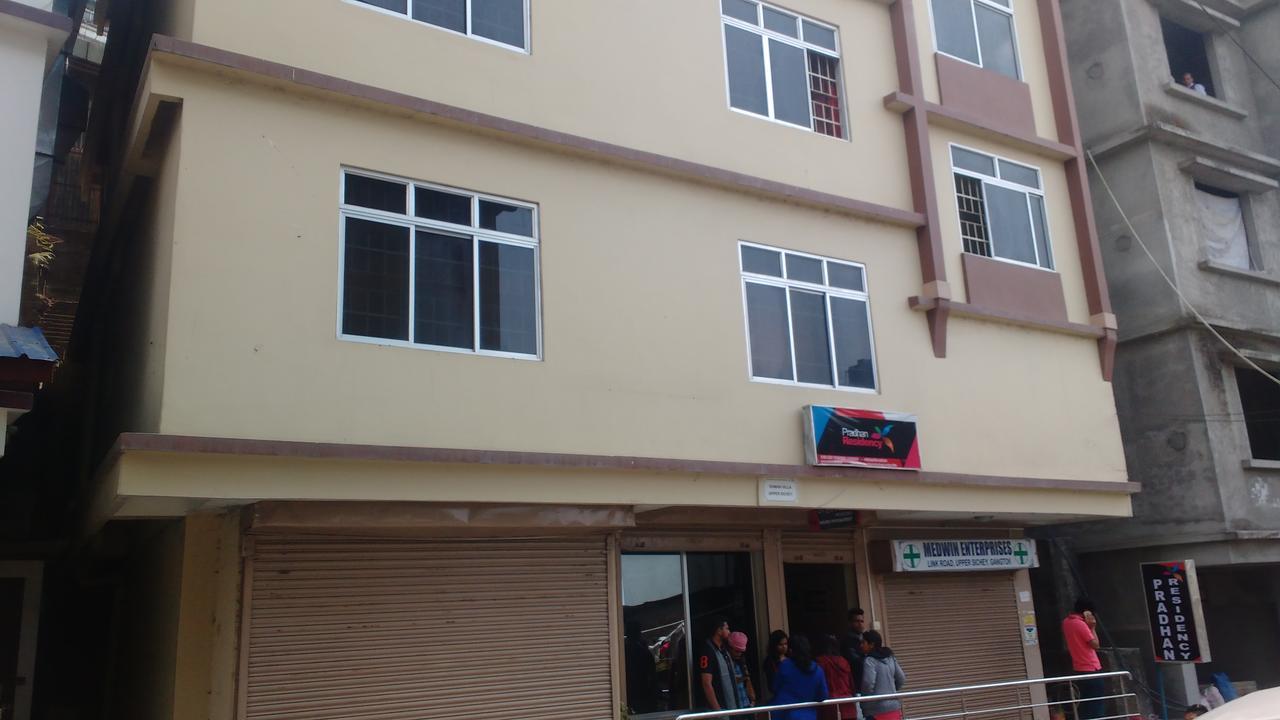 Hotel Pradhan Residency 강토크 외부 사진